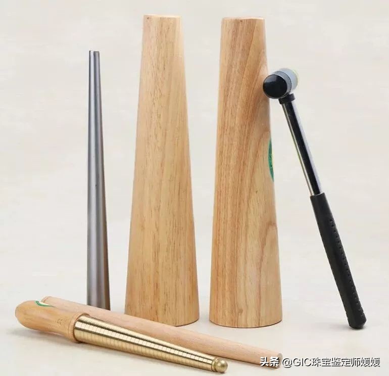 实心黄金手镯变形修复需要多少钱,黄金手镯变形了在家怎么恢复变圆