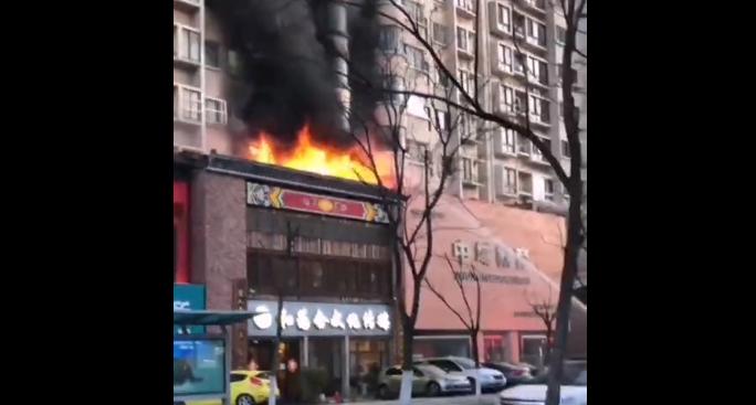 青岛小区火灾最新消息,青岛高楼小区发生火灾