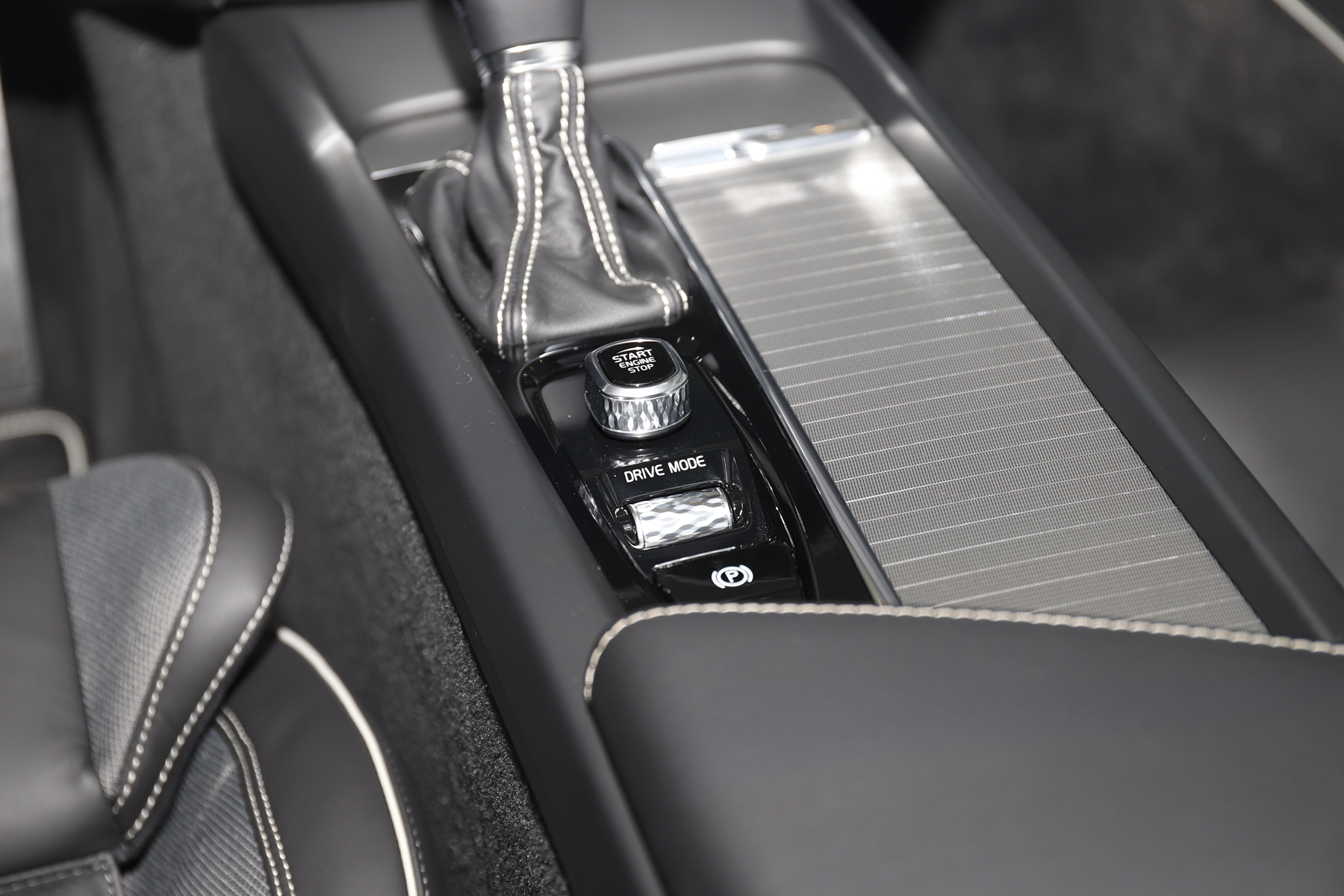 沃尔沃v60是旅行车还是旅行轿车,沃尔沃v60旅行选哪个版本