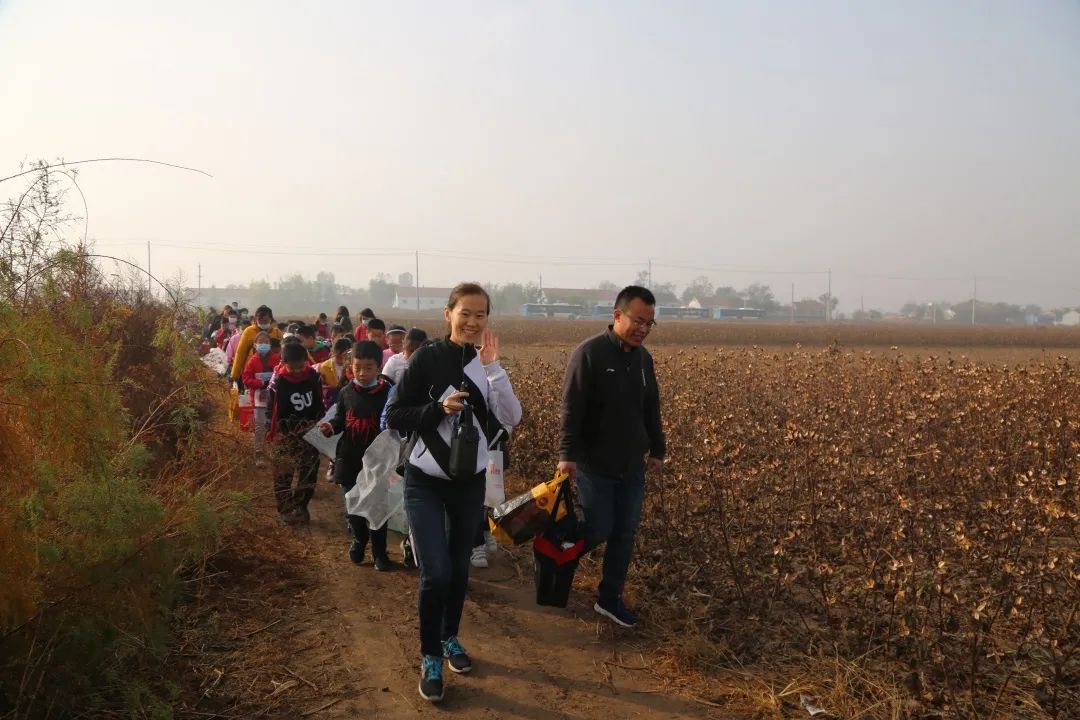和孩子一起参加学校劳动的发言稿,和孩子们去村里上一堂劳动实践课