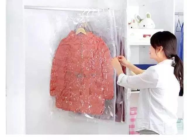 衣服怎么叠省空间,衣服怎么叠才省空间还不会有褶皱