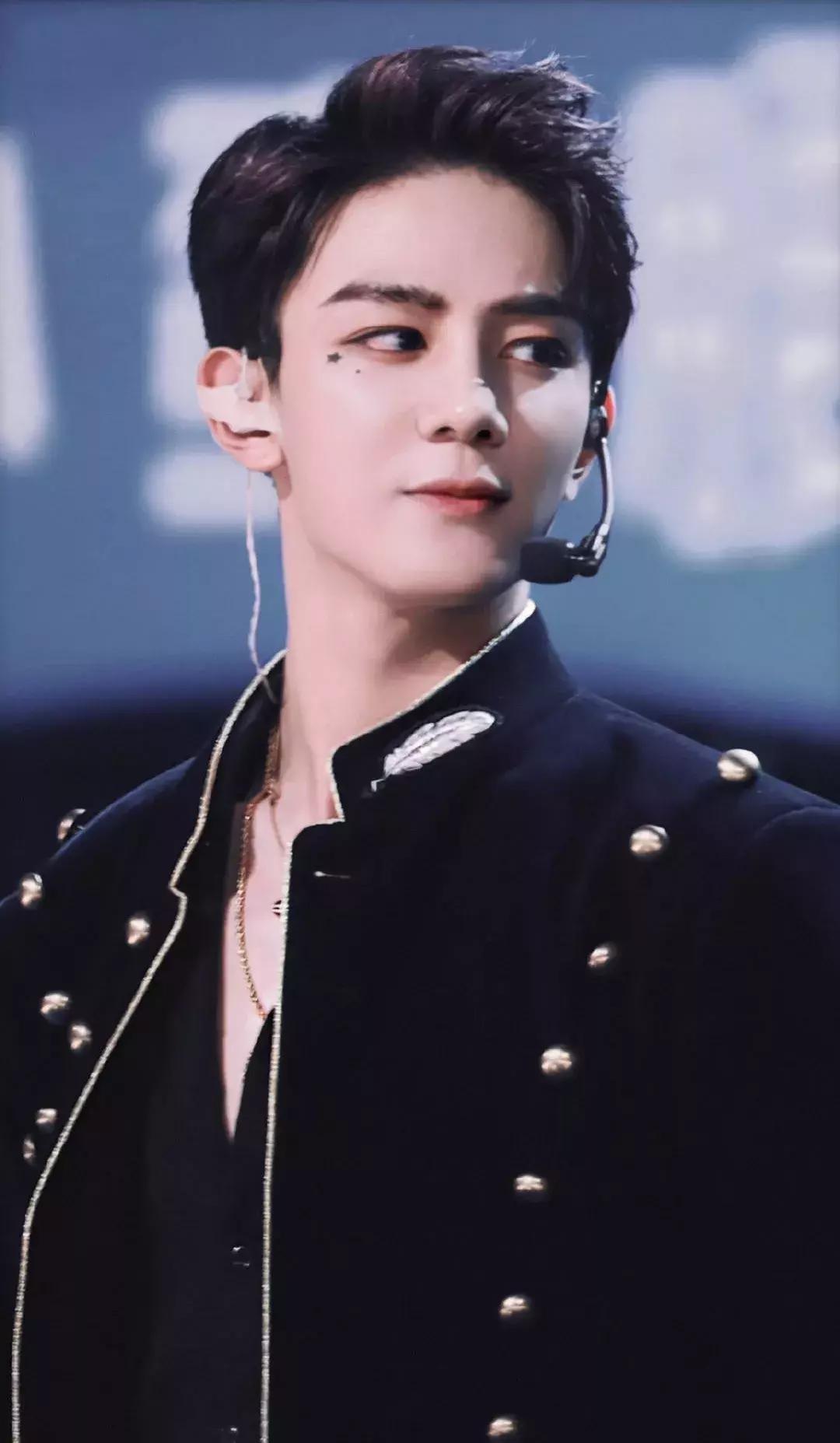 王一博黄子韬华晨宇,王一博和华晨宇眼妆