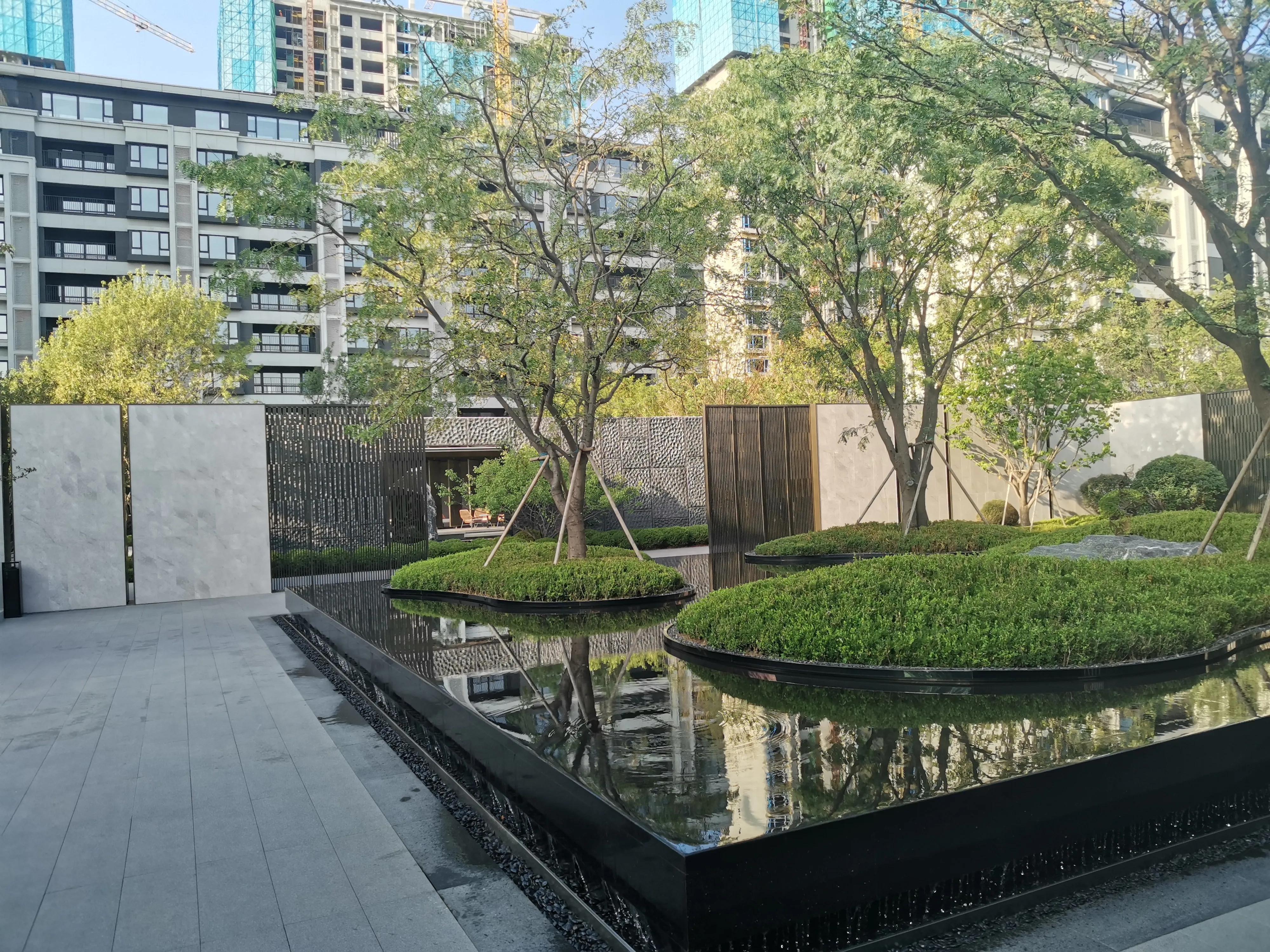 这给开发商逼的！沈阳某售楼处都开夜场，号称通宵不打烊