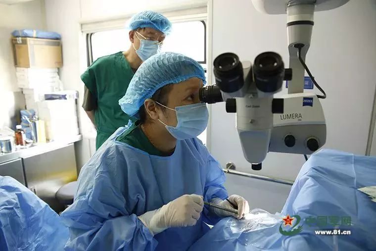 军用战场救护两轮车,解放军医疗队运输机