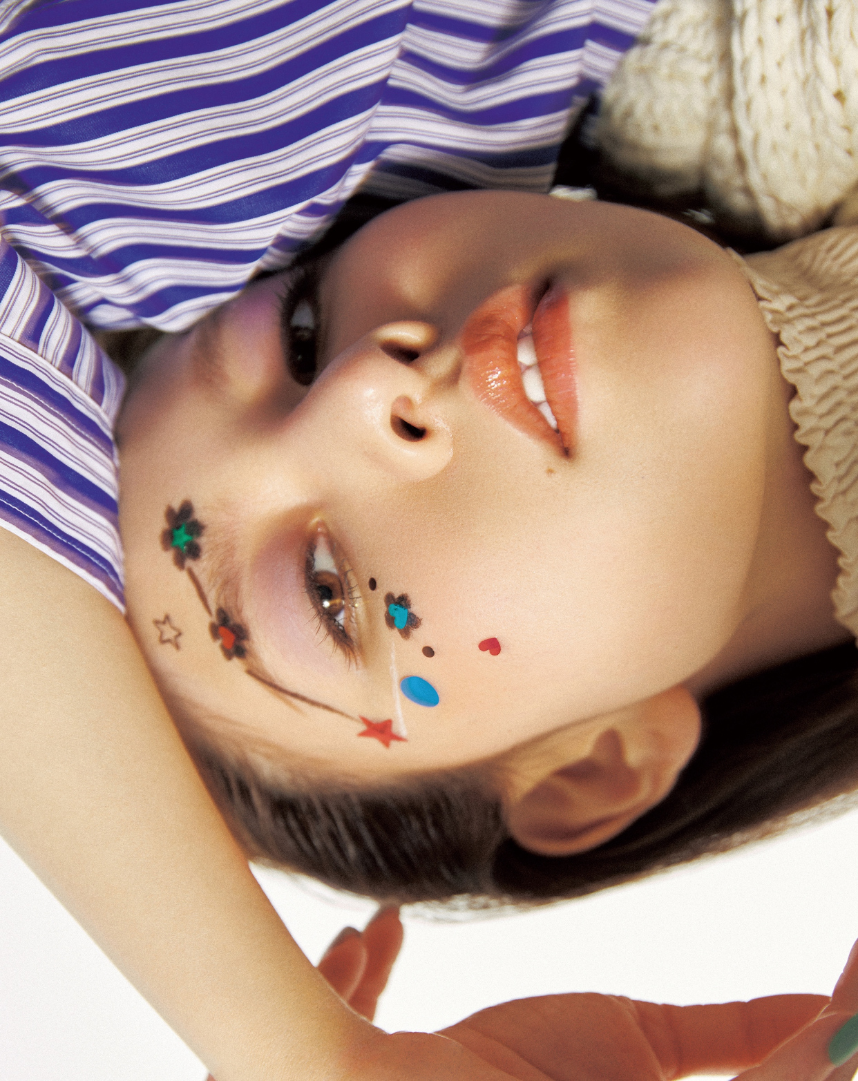 宋妍霏像阚清子,宋妍霏棕咖大衣撞衫杨幂