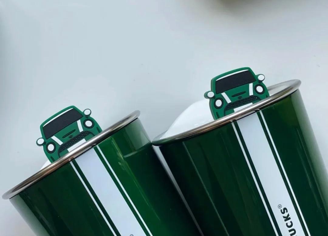 日本星巴克这次质感满分，网友diss中国星爸爸，月饼口味像蜡烛