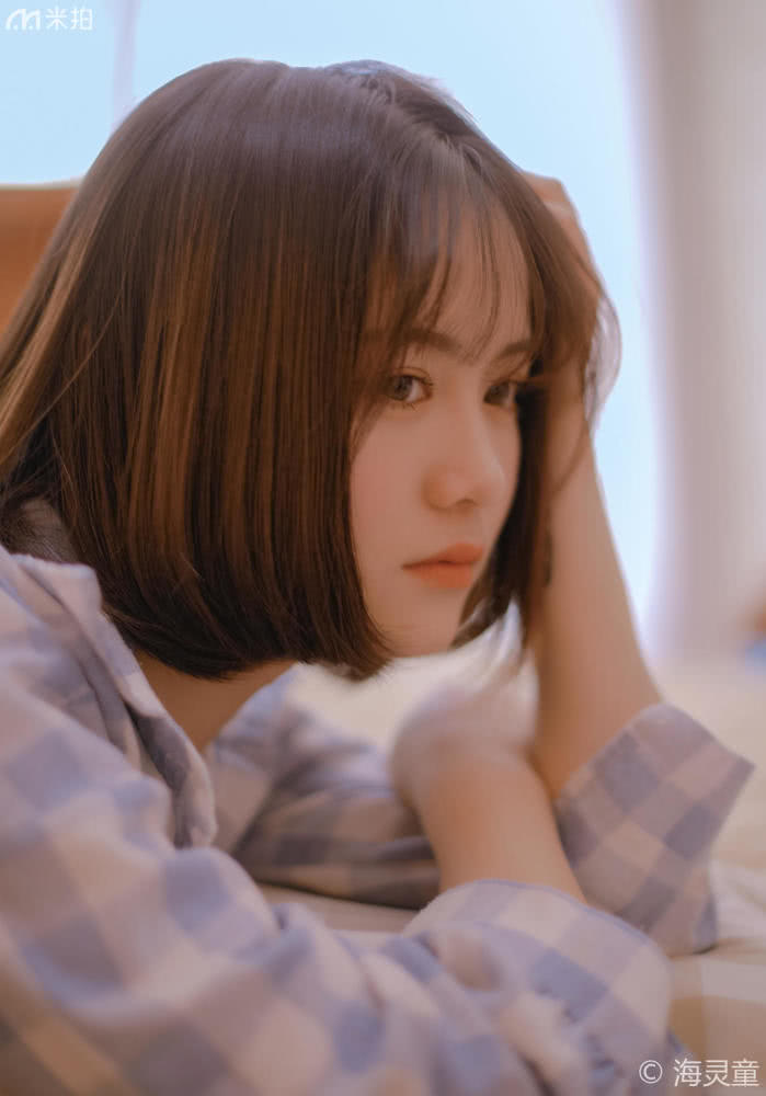 甜美少女拍摄写真,漂亮女生居家写真