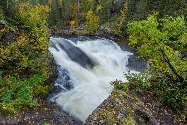 圣诞老人的故乡，芬兰500马克钞票上面缔造北欧民族史诗的大咖