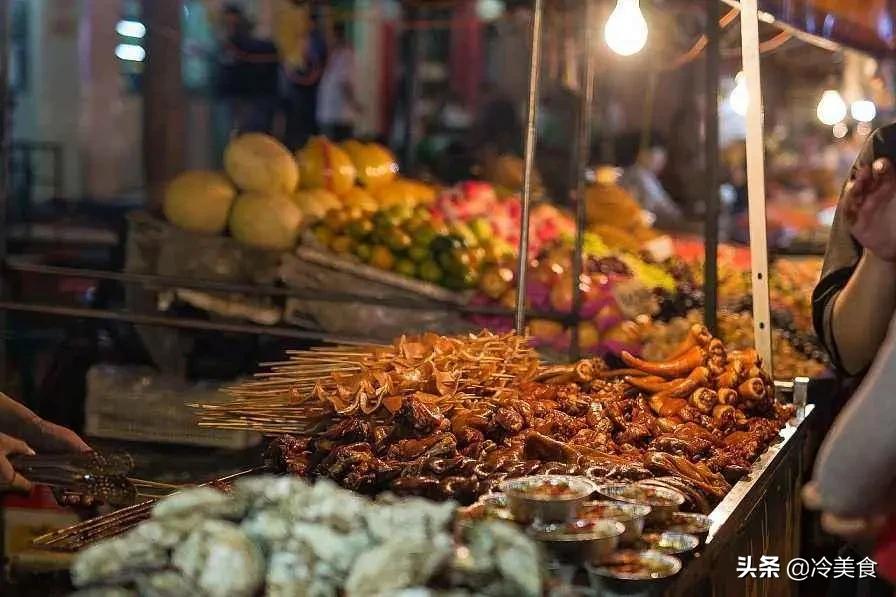 地摊经济火爆你适合卖什么,地摊经济火爆的小吃有哪些