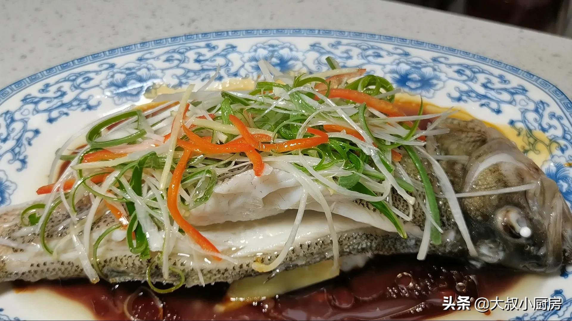 清蒸鲈鱼正确做法要放料酒吗,清蒸鲈鱼放哪些调料比较好吃