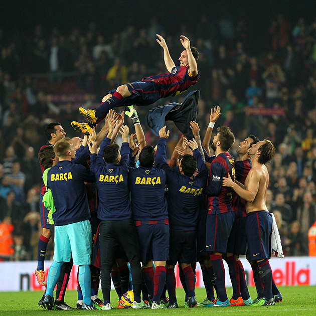 梅西巴塞罗那圆月弯刀,足球周刊梅西巴塞罗那