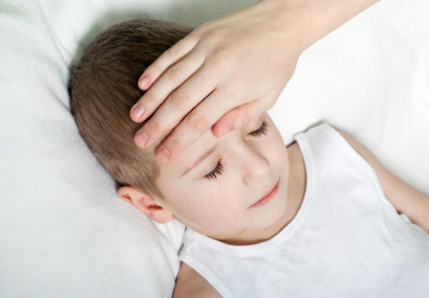 孩子发烧不要慌如何正确降温,晚上孩子发烧最有效的退烧方法