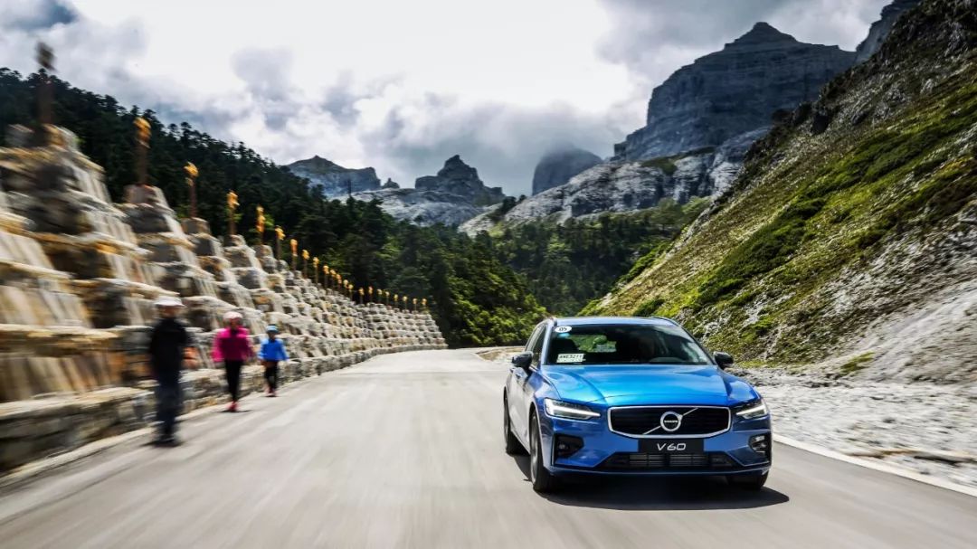 沃尔沃旅行车v60和v90碰撞测试,沃尔沃旅行车v6017年二手车价格