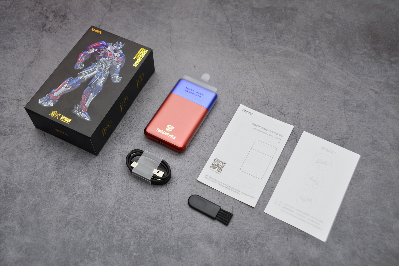 当钢丝遇到变形金刚联名款剃须刀---体验铜师傅便携剃须刀