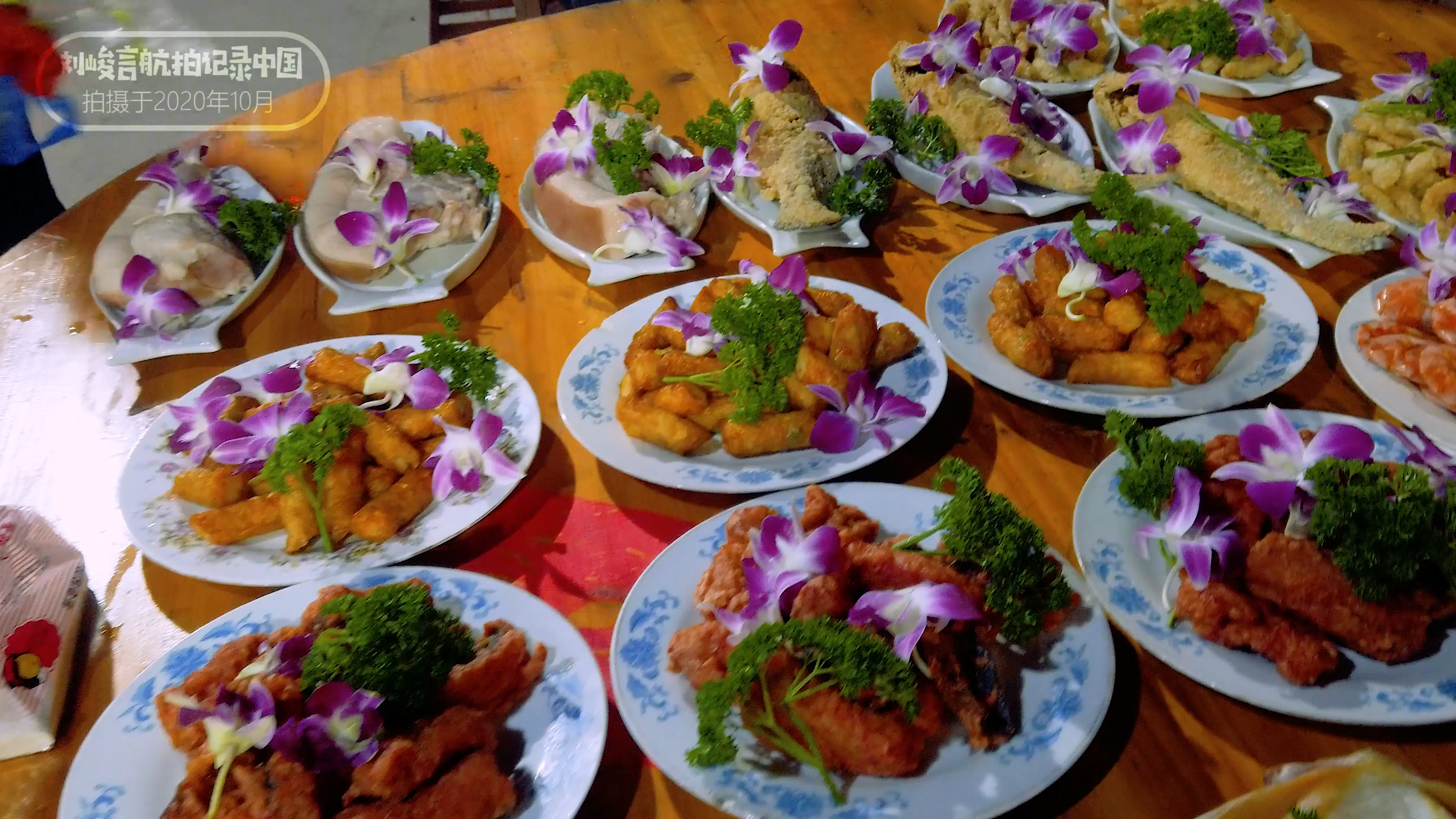 罗源这个小区的面积比城市还要大海景及高铁傍身却依旧空空荡荡