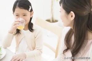 女孩子青春期月经异常要重视，出现这三个表现要及时就医