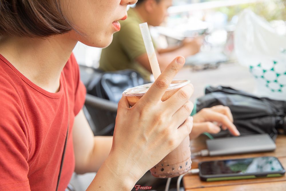 强烈推荐网红饮品打卡,头顶40度高温