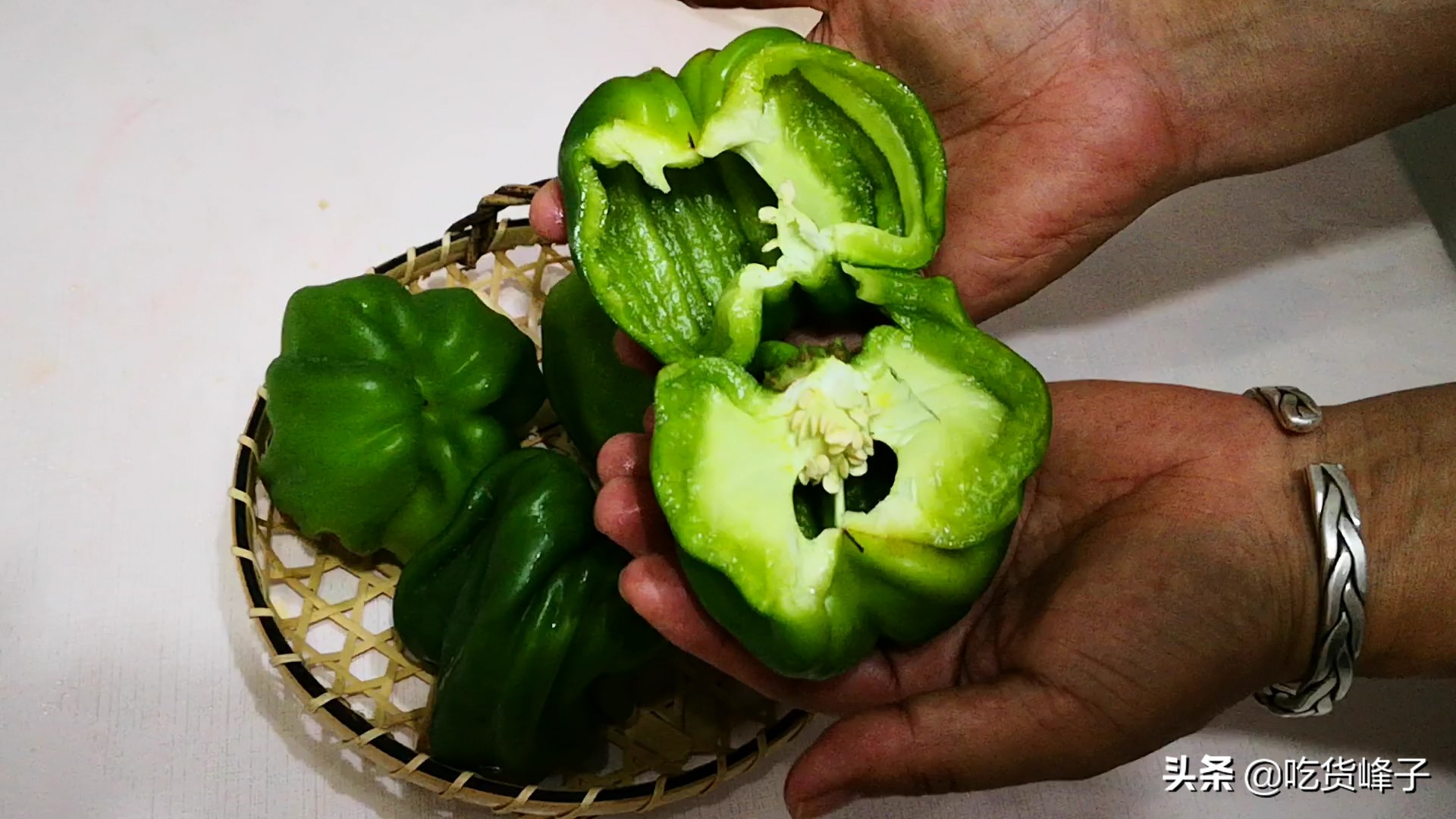 同样是青椒，激素和普通青椒有啥区别？卖菜大爷透露其中猫腻