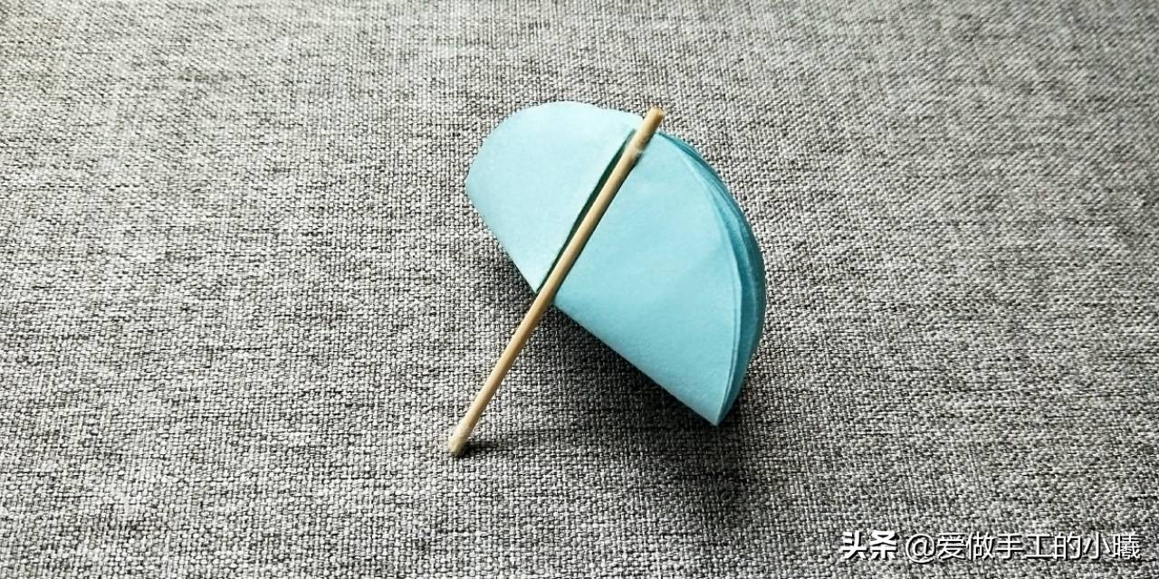 小雨伞折纸复杂版与简易版,小雨伞折纸简单小班