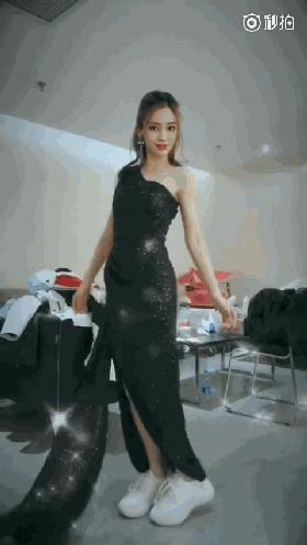 梅根产后首次公开亮相,梅根产后多久恢复身材了