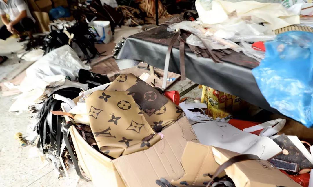 29.9的劣质围巾,2580元假围巾