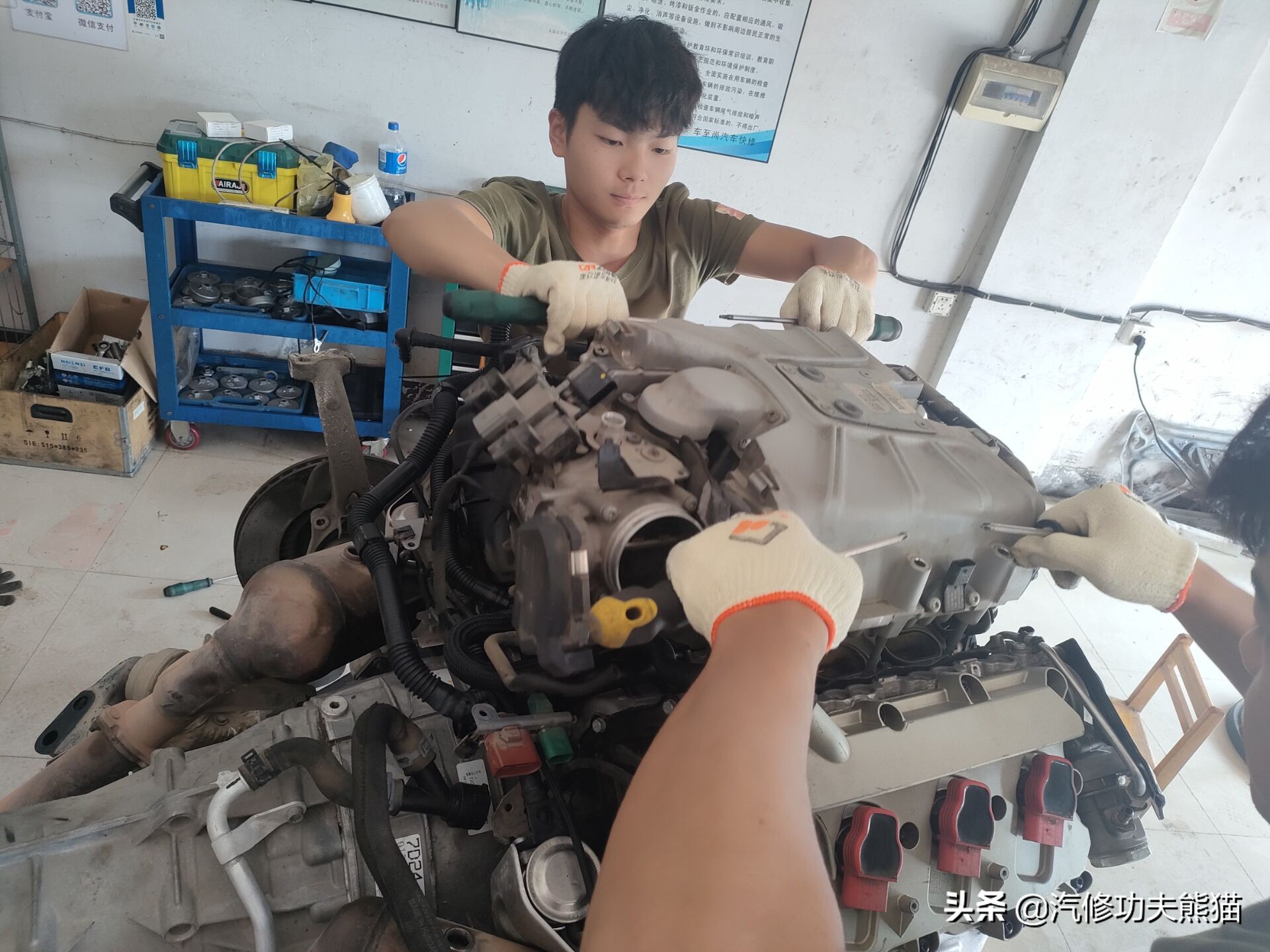 奥迪a8烧机油吗48v轻混,奥迪a8烧机油一千公里烧0.5正常吗