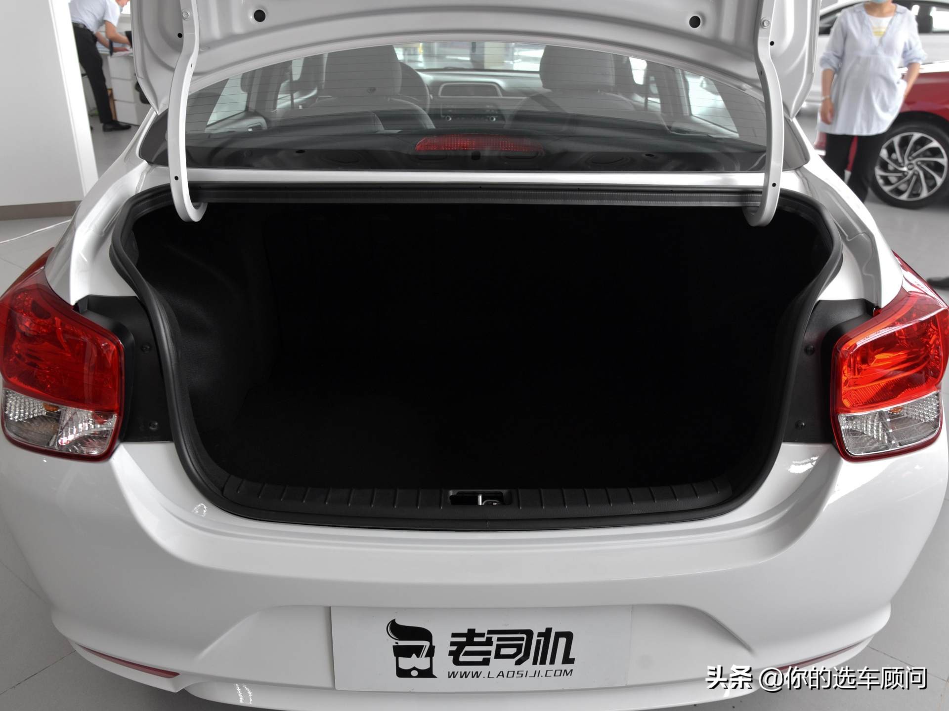 2017新款现代瑞纳带天窗的手动挡,家用代步三厢车省油耐用买什么车