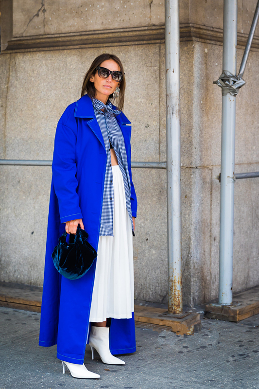 小个子风衣适合搭什么鞋,今年最火的风衣穿法