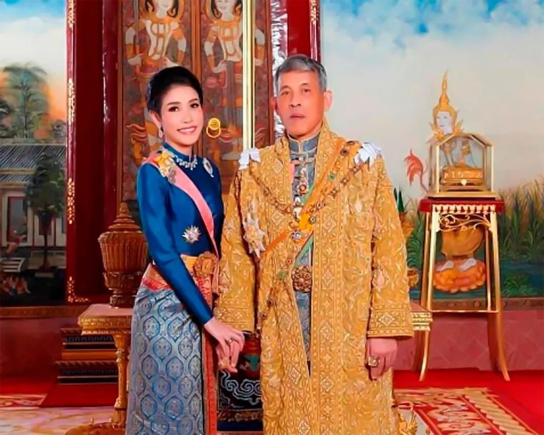 华裔美女神似西拉米,泰王几次示好碰一鼻子灰,富婆老公比玛哈帅