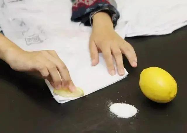 白色衣物祛黄妙招,白色衣物去黄小妙招