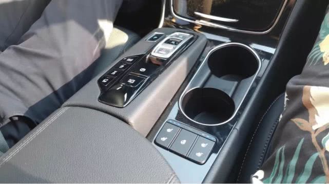 北京现代第四代胜达详细介绍,正面竞争和错位竞争