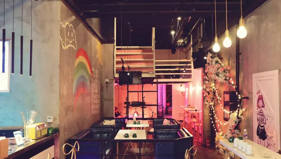 宜昌百家文化生活空间正在推选丨晴天酒吧：享受浪漫时尚空间