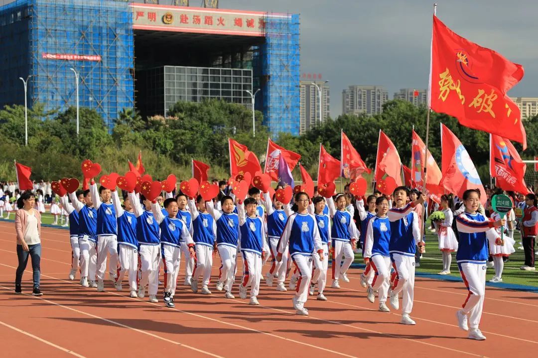 小学秋季田径运动会报道,运动少年展英姿