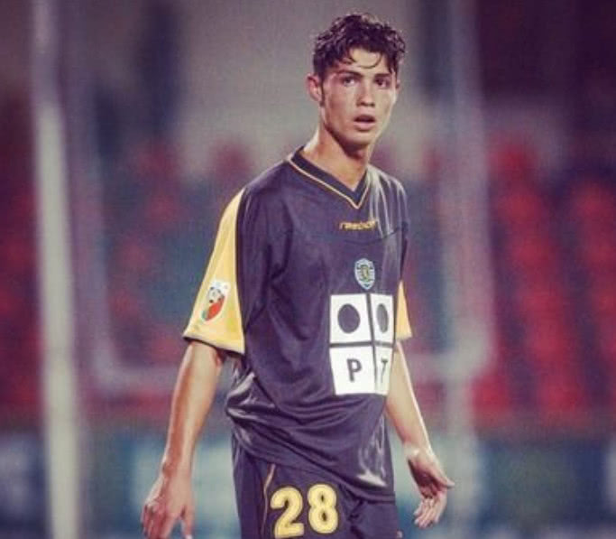 c罗的励志之路和梅西对比,c罗凭什么和梅西相提并论