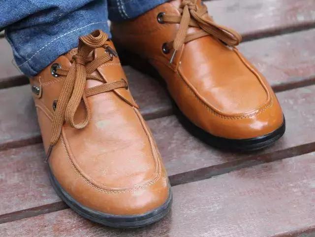 黑皮鞋刮痕怎么去除小妙招,皮鞋霉点怎么去除