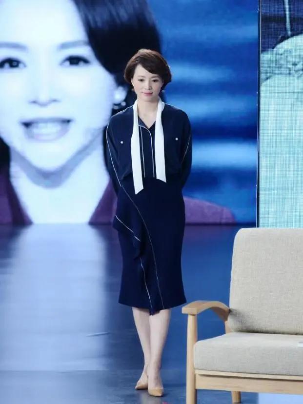 丝巾的11种系法让你时髦整个春季,收腰显瘦中长半身裙丝巾