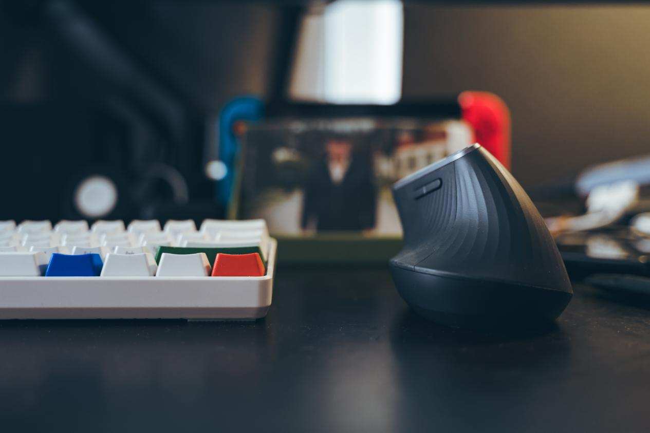 罗技m系列入门无线鼠标推荐,无线罗技鼠标开箱评测