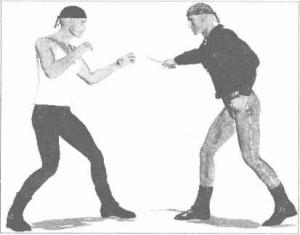 短刀进攻与防守技巧,短刀摆刺的防御与反击