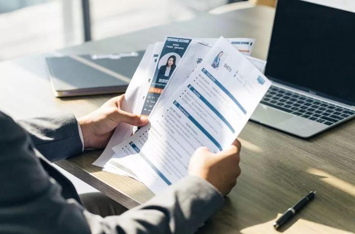 投出的简历多长时间能回复,投出的简历没人看怎么办