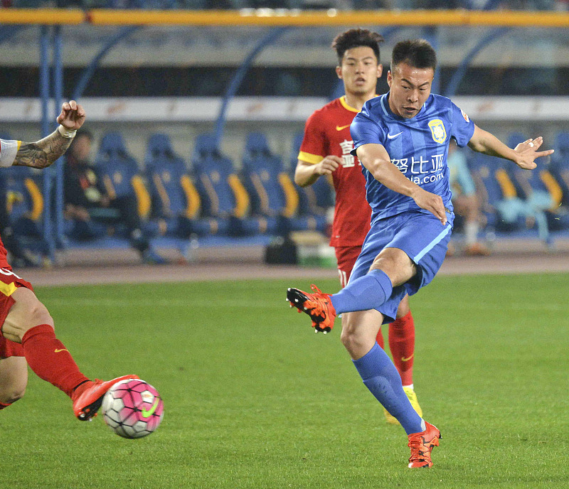 昔日中超悍将已一年无球可踢河南建业生涯成他最高光时刻