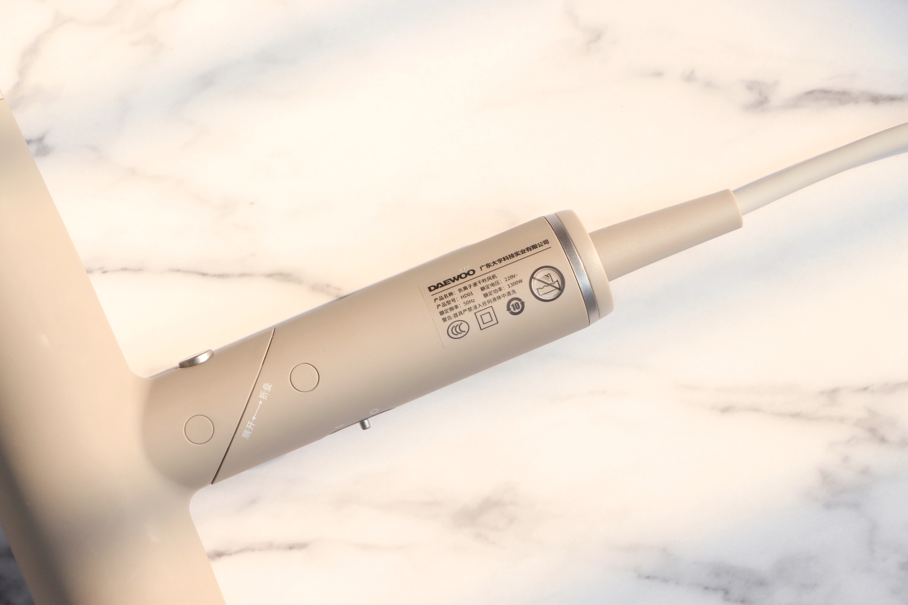 百变实用发型,百变造型吹风机