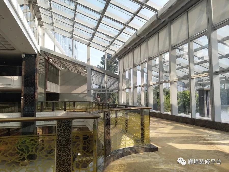 在这不平凡的一年、辉煌集团斩获装饰百强及多项荣誉