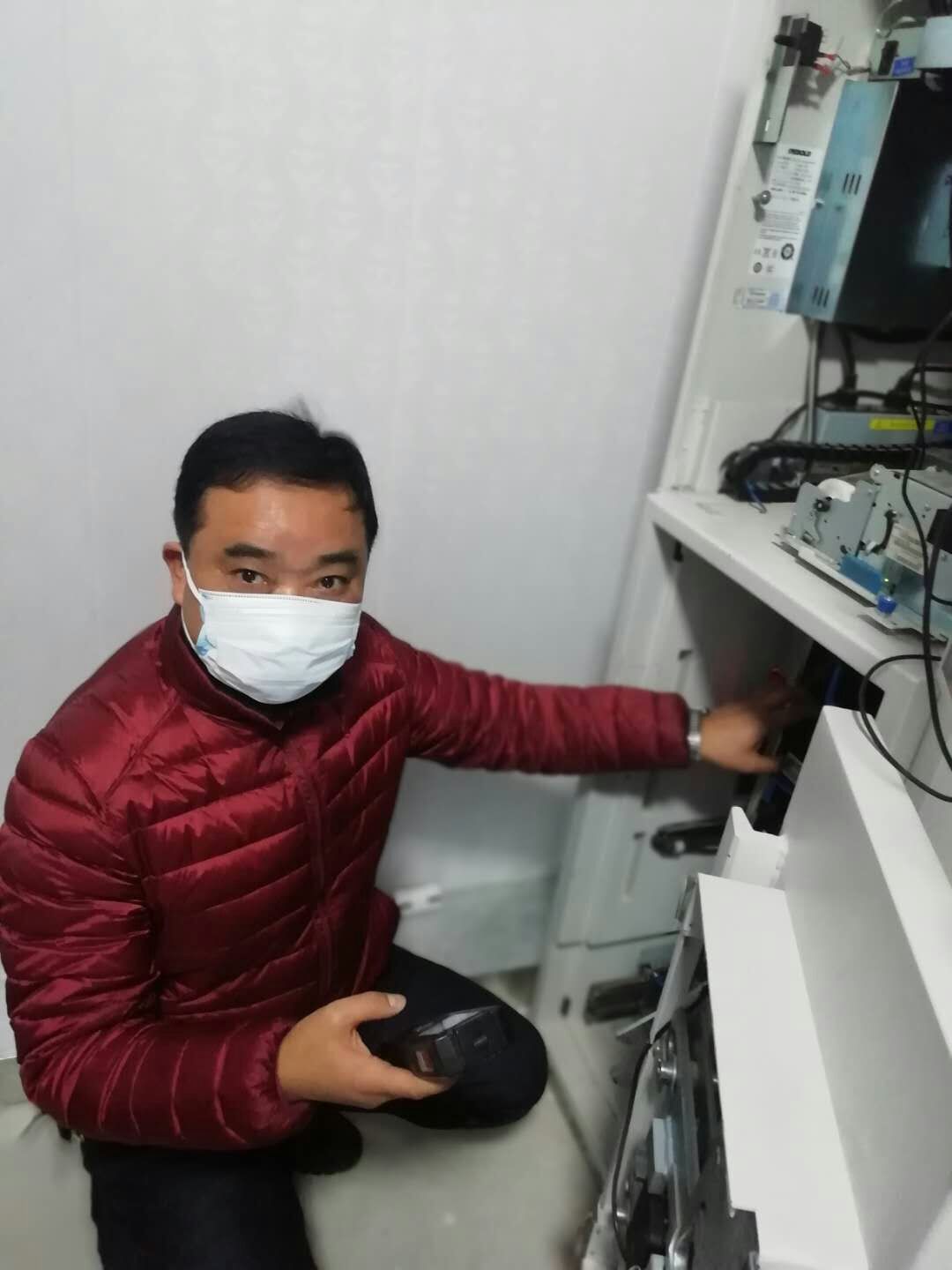 记疫情下的宝应农商银行运营部加钞员杨华岂