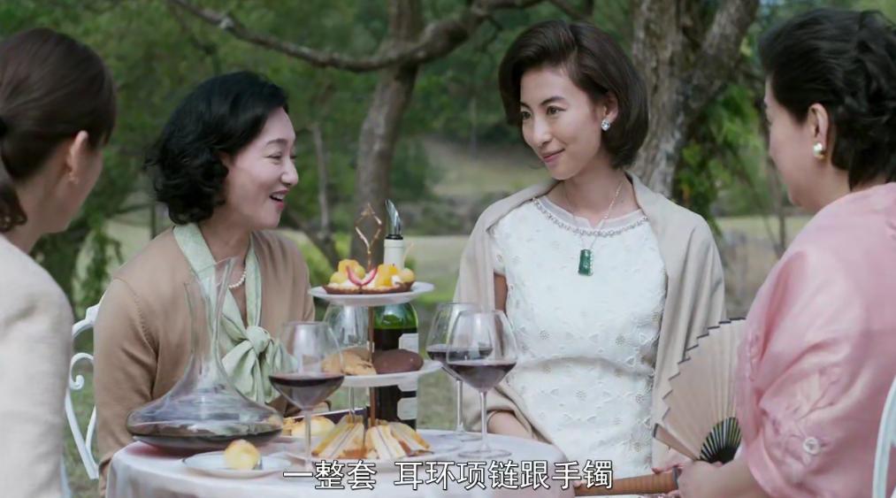 两个美女在公司打架薅头发,泰剧女人打架抓脸薅头发