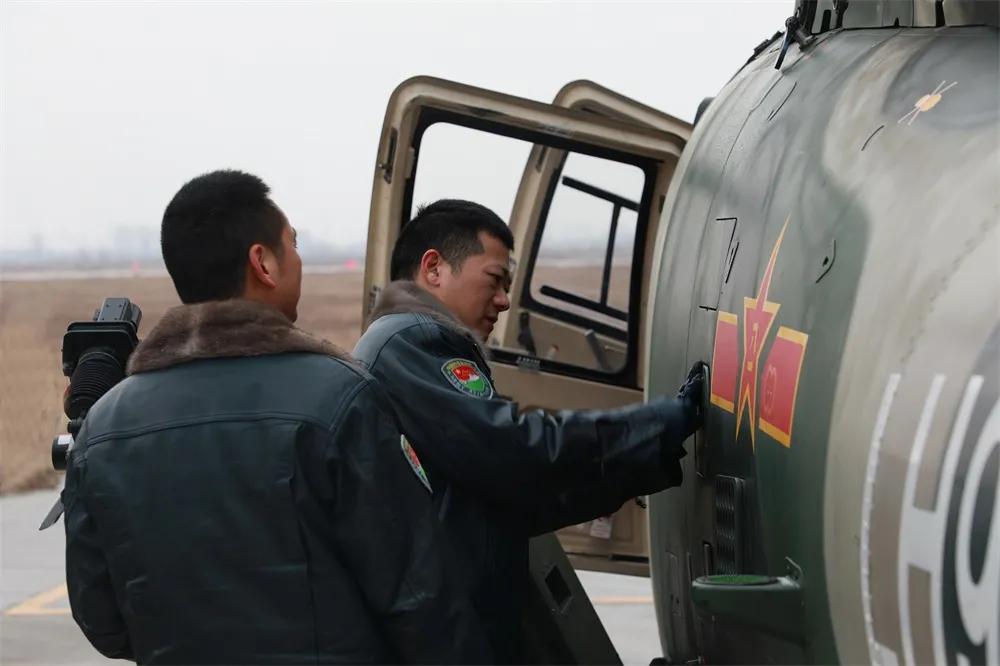 江淮雄鹰亮剑视频,升空即战斗