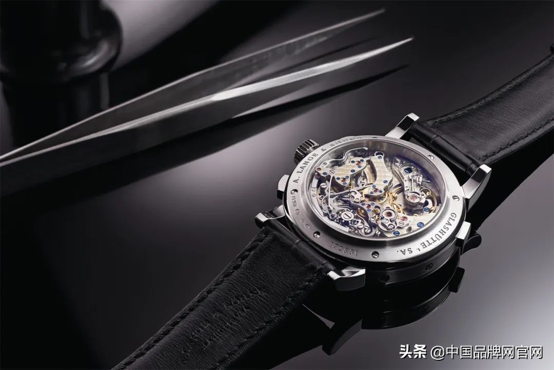 身价千亿帝国总裁,身价千亿的总裁到4s店买车