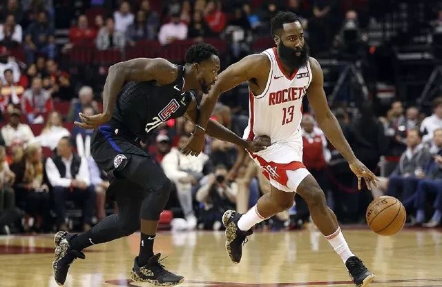 里弗斯被驱逐以后赛后接受采访,里弗斯和小里弗斯一起被驱逐