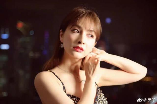 明星卖二手衣服,明星买二手东西遇到怪事