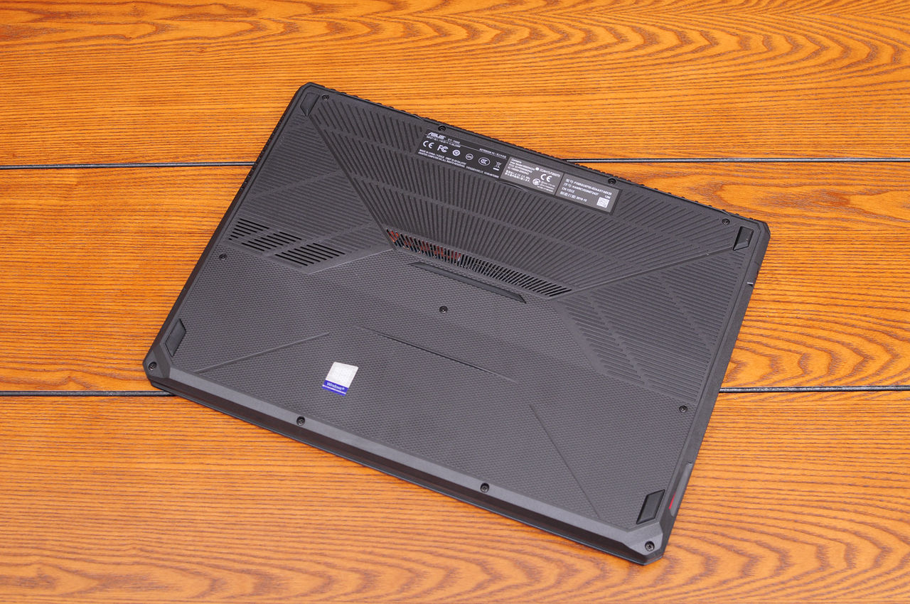 开箱一款最牛逼的游戏笔记本电脑,特别值得入手的游戏笔记本