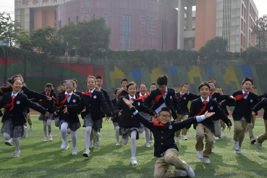 成都名校长的温度教育：期待把眉山冠城七中办成百年名校